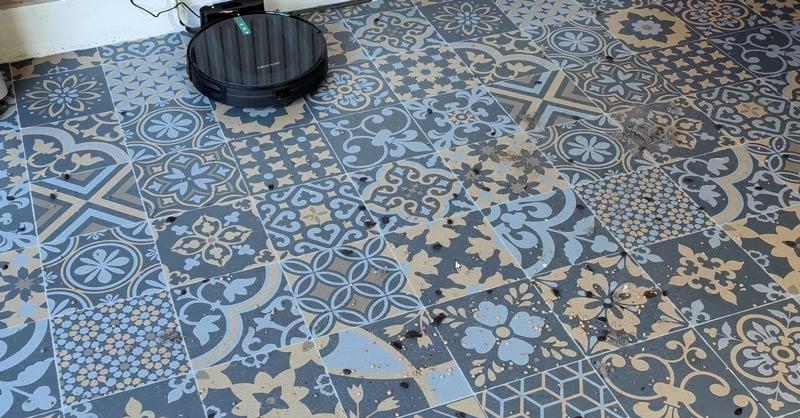 850T robot vacuum floor before cleaning